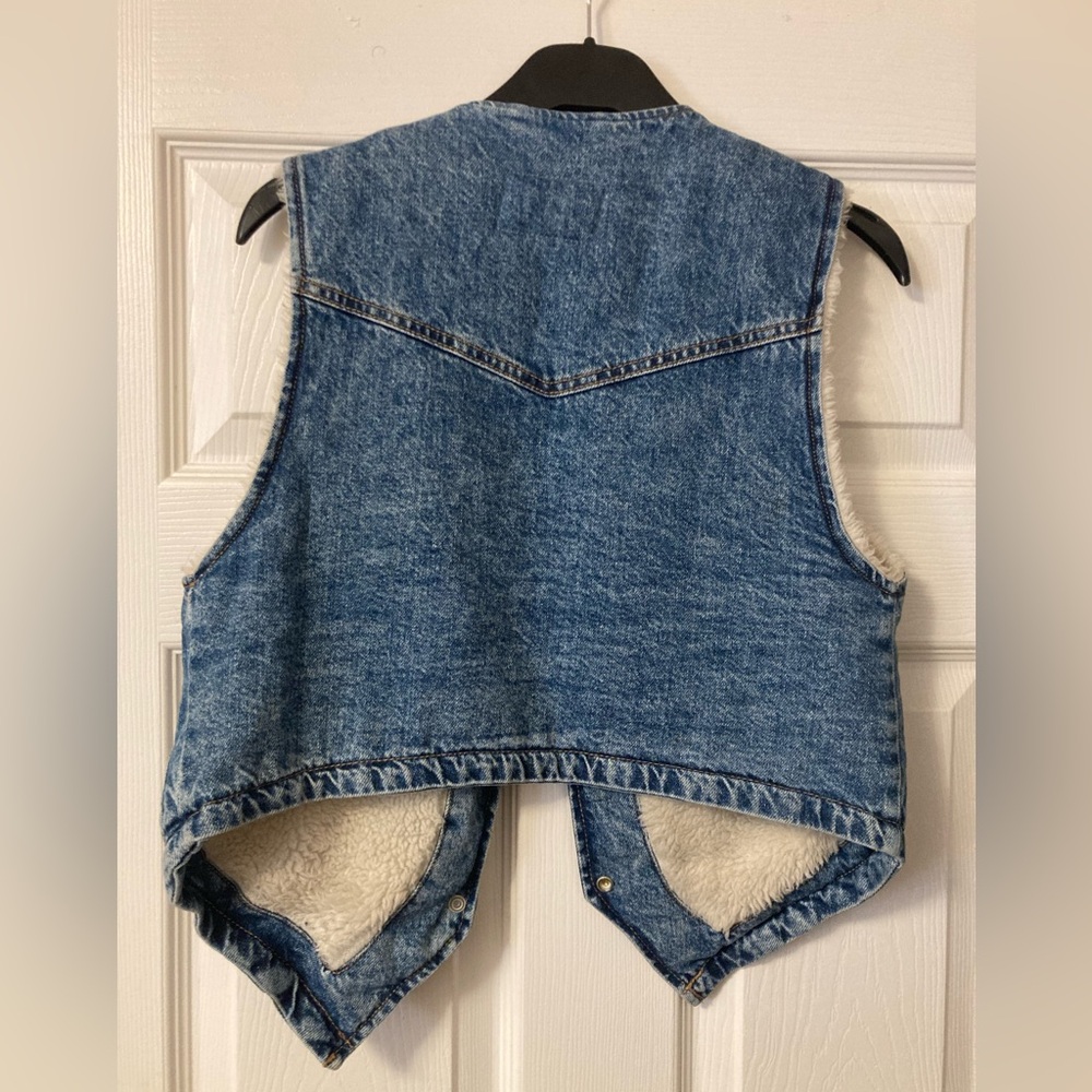Free People/ We The Free Denim Vest With White Sherpa Lining Size XS - Picture 11 of 12